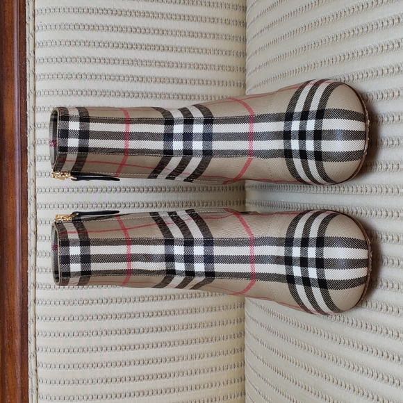 BURBERRY ARMDALE CHECK PLAID ANKLE BOOTS - Picture 2 of 14